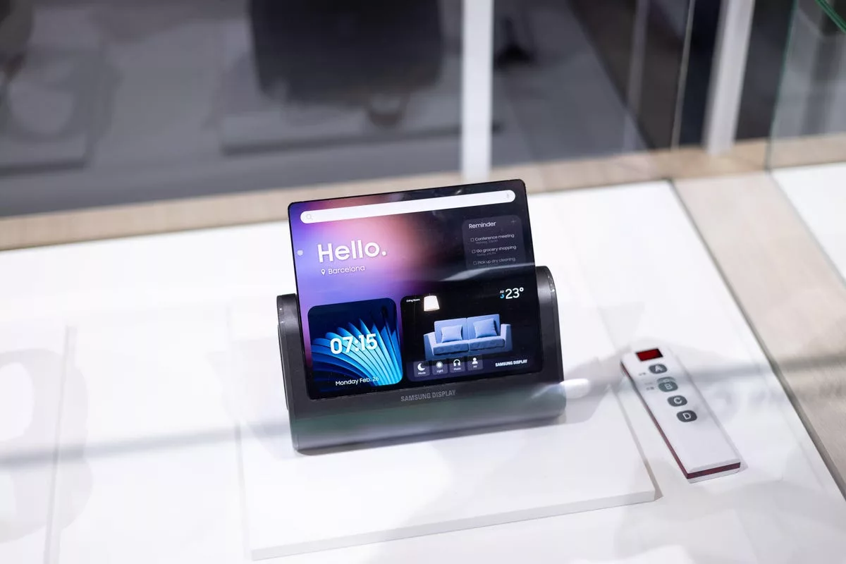 اسپیکر مجهز به نمایشگر خمیده - نمایشگاه MWC 2024